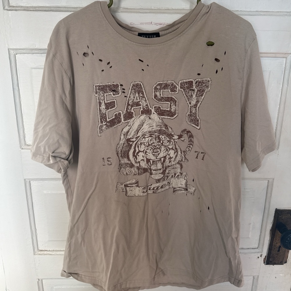 Casual Beige Graphic Tee with Tiger Print